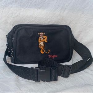 Vintage embroidered Tigger fanny pack